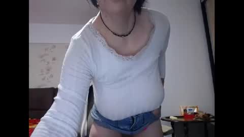 Snapshot of mary_x chatting on 10.23.25 Mary online show from 10.23.25