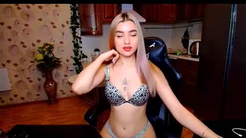 Snapshot of maryam_xs chatting on 10.24.25 maryam online show from 10.24.25