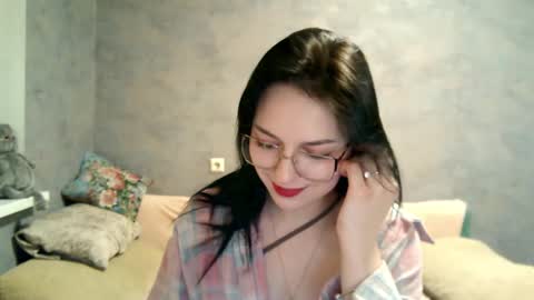 Snapshot of maryellensiewert chatting on 11.22.25 Stephie online show from 11.22.25