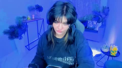 Snapshot of maryharrys chatting on 09.17.25 Mary online show from 09.17.25