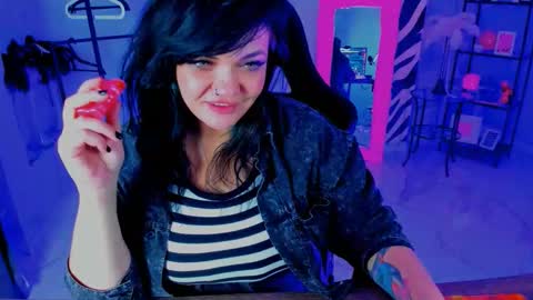 Snapshot of maryharrys chatting on 10.21.25 Mary online show from 10.21.25
