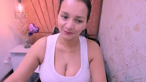 Snapshot of marylinmilf chatting on 10.30.25 Marylin online show from 10.30.25