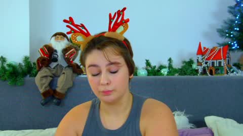 Snapshot of marymurrays chatting on 12.22.24 MaryMurrays online show from 12.22.24