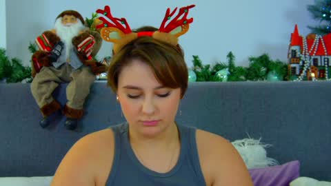 Snapshot of marymurrays chatting on 12.23.24 MaryMurrays online show from 12.23.24