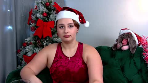 Snapshot of marymurrays chatting on 12.26.24 MaryMurrays online show from 12.26.24
