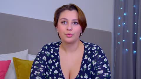 Snapshot of marymurrays chatting on 02.06.25 MaryMurrays online show from 02.06.25