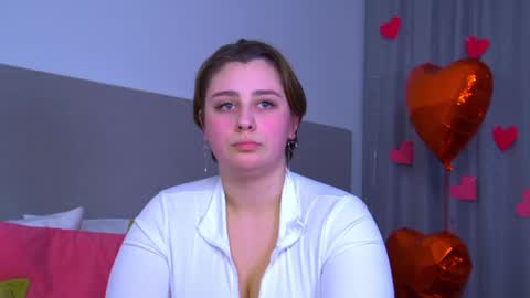 Snapshot of marymurrays chatting on 02.19.25 MaryMurrays online show from 02.19.25