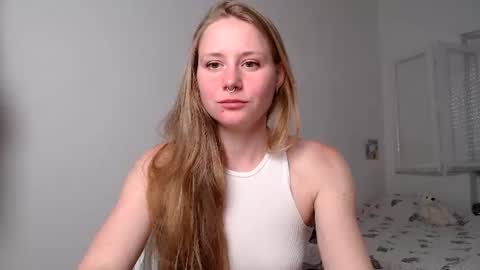 Snapshot of marytiny chatting on 07.10.26 Mary online show from 07.10.26