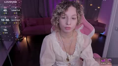 Snapshot of marywohlberg chatting on 11.27.25 Mary online show from 11.27.25