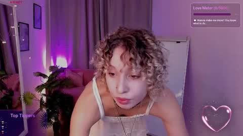 Snapshot of marywohlberg chatting on 12.01.25 Mary online show from 12.01.25