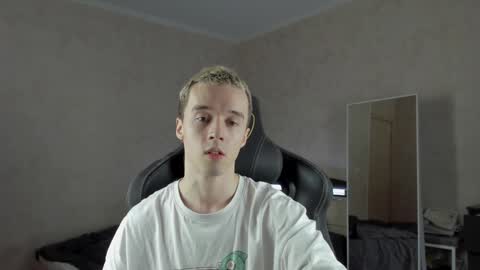 Snapshot of mason_warhol chatting on 12.12.24 Mason online show from 12.12.24