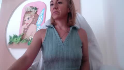 Snapshot of massielferretis chatting on 05.18.26 massiel ferreti online show from 05.18.26