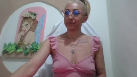 Snapshot of massielferretis chatting on 05.31.26 massiel ferreti online show from 05.31.26