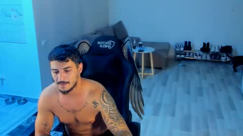 Snapshot of masterchris12 chatting on 10.28.25 masterchris12 online show from 10.28.25