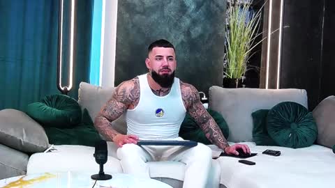 Snapshot of masterkingofmuscle chatting on 01.20.25 masterkingofmuscle online show from 01.20.25