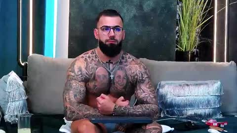 Snapshot of masterkingofmuscle chatting on 03.06.25 masterkingofmuscle online show from 03.06.25