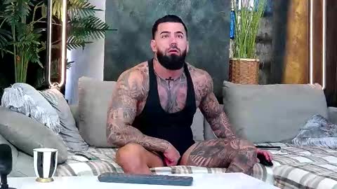 Snapshot of masterkingofmuscle chatting on 11.03.25 masterkingofmuscle online show from 11.03.25