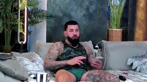 Snapshot of masterkingofmuscle chatting on 11.19.25 masterkingofmuscle online show from 11.19.25