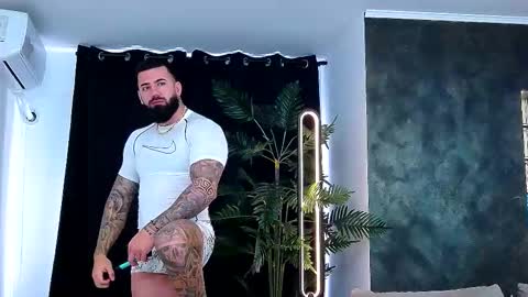 Snapshot of masterkingofmuscle chatting on 11.21.25 masterkingofmuscle online show from 11.21.25