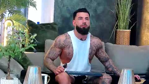 Snapshot of masterkingofmuscle chatting on 03.25.26 masterkingofmuscle online show from 03.25.26