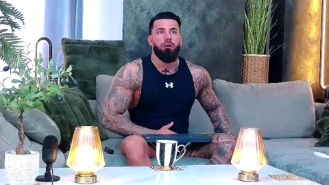 Snapshot of masterkingofmuscle chatting on 04.01.26 masterkingofmuscle online show from 04.01.26