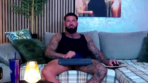 Snapshot of masterkingofmuscle chatting on 05.04.26 masterkingofmuscle online show from 05.04.26