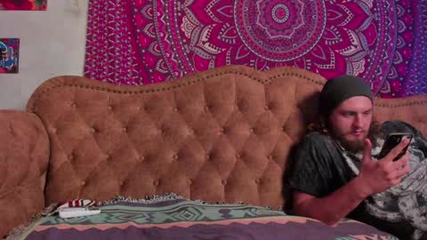   online show from 10.05.25