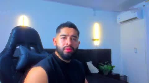 Snapshot of mathew_flintt chatting on 04.19.26 Mathew Flintt online show from 04.19.26