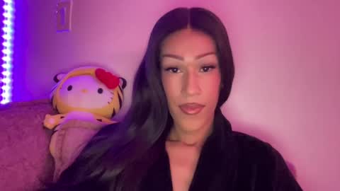 MOLLY MILLS online show from 11.10.25