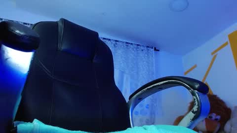 Snapshot of matthewboy_ chatting on 12.19.24 MatthewBoy online show from 12.19.24