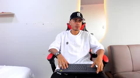 Snapshot of matthewcullenn chatting on 12.14.25 Matthew online show from 12.14.25