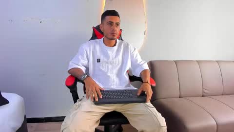 Snapshot of matthewcullenn chatting on 12.17.25 Matthew online show from 12.17.25