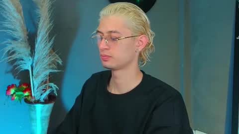 mattias     online show from 09.15.25