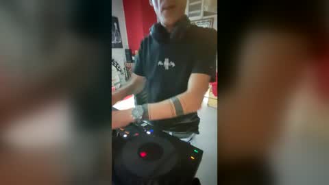 Snapshot of mattiatoyboyxx chatting on 08.03.26 mattiatoyboyxx online show from 08.03.26