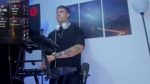 Snapshot of mattsaill_ chatting on 11.18.25 mattsaill_ online show from 11.18.25