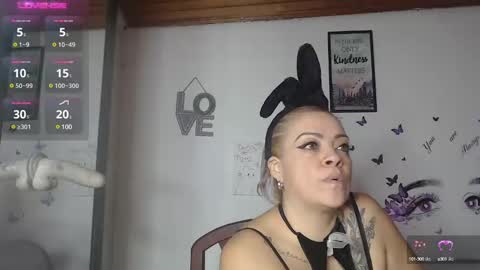 Snapshot of mature_liaa chatting on 02.21.25 Mature liaa online show from 02.21.25