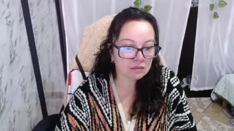 Snapshot of mature_wolf chatting on 03.08.25 Sonia online show from 03.08.25