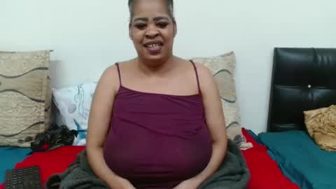 Snapshot of maturedbootyqueen chatting on 04.23.26 QUEEN online show from 04.23.26
