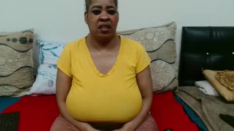 Snapshot of maturedbootyqueen chatting on 04.27.26 QUEEN online show from 04.27.26