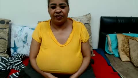 Snapshot of maturedbootyqueen chatting on 05.13.26 QUEEN online show from 05.13.26
