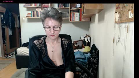 maturekate online show from 10.18.25