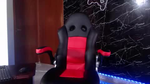 Snapshot of maty_hard chatting on 01.10.25 Matias online show from 01.10.25