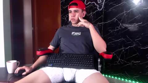 Snapshot of maty_hard chatting on 01.21.25 Matias online show from 01.21.25