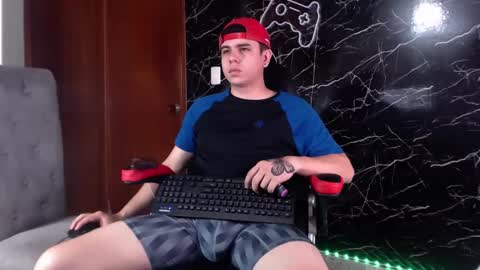 Snapshot of maty_hard chatting on 03.12.25 Matias online show from 03.12.25