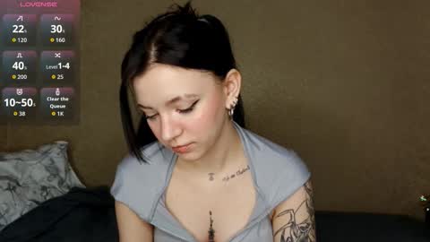 Snapshot of maudhendry chatting on 02.02.26 Mia online show from 02.02.26