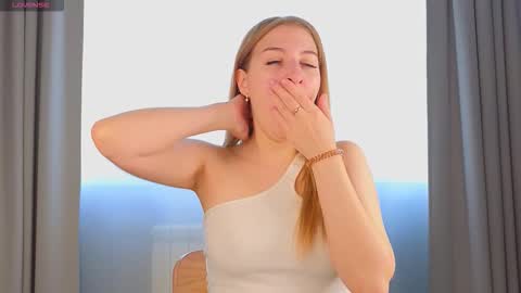 Snapshot of maureencoombs chatting on 09.10.25 maureencoombs online show from 09.10.25