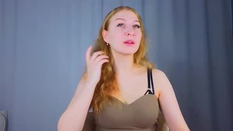 Snapshot of maureencoombs chatting on 10.08.25 maureencoombs online show from 10.08.25