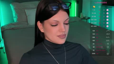 Snapshot of mavis_crystal chatting on 11.23.25 Mavis online show from 11.23.25