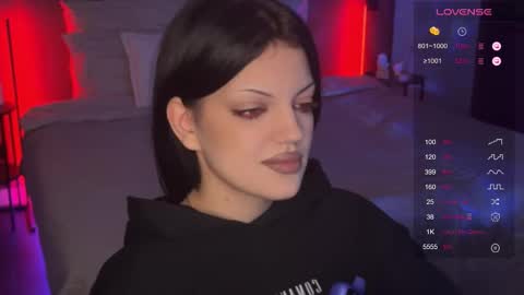 Snapshot of mavis_crystal chatting on 11.24.25 Mavis online show from 11.24.25