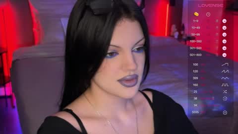 Snapshot of mavis_crystal chatting on 11.30.25 Mavis online show from 11.30.25
